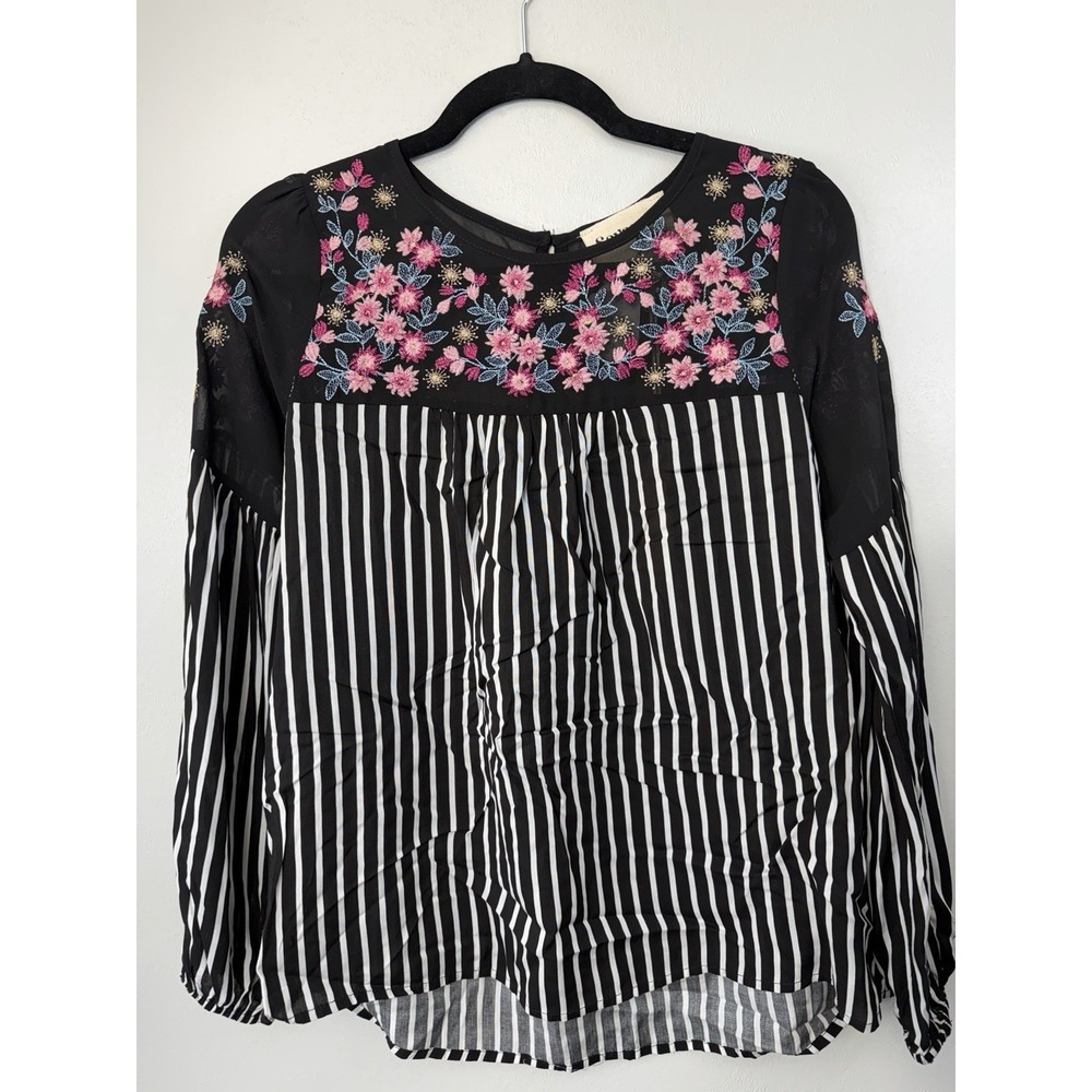 NWT Savannah Jane Black/White Blouse W Pink Embroidered Flowers Size‎ S